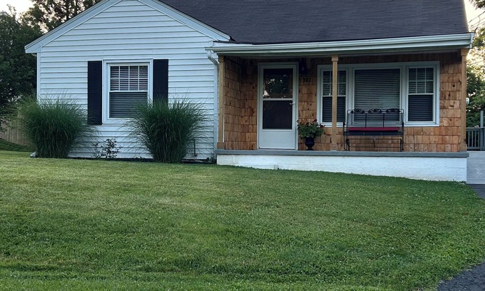 Williamstown Cottage | JC’s Cottage is less than 5 minutes from The Ark Encounter!