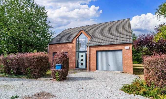 Montigny-le-Tilleul Villa | Jean Li