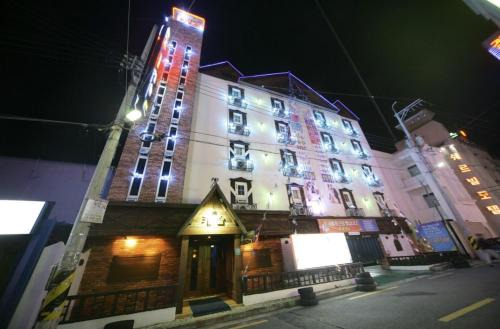 Jeonju Hotel | Jeonju Castle