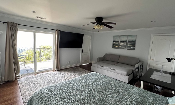 Whittier House | Jetted Tub View Suite: Comfort & Scenic Serenity