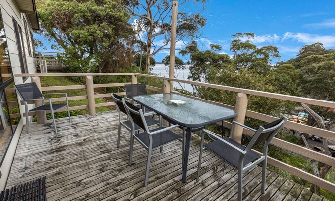 Nungurner House | Jetty View: Lorikeet Cabin - Feel a sense of nature in this rural environment