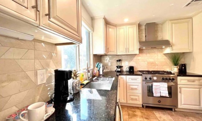 Lamanda Park Apartment | Jie’s choice- Cozy Stay in Pasadena Prime Locationnn