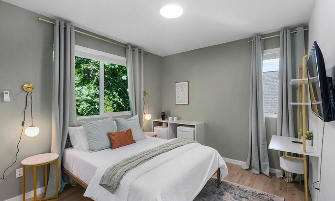 Minor Apartment | Jimi's Sweet Suite - 84 Walkscore