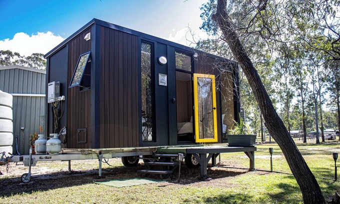 South Kolan House | JJJ's Ranch Farm 1 by Tiny Away