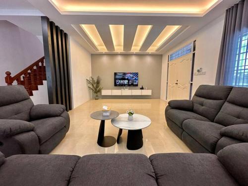 Kuching House | Jk Home Stampin Semi-Detached 12pax 4BedR 3BathR 4Carparks