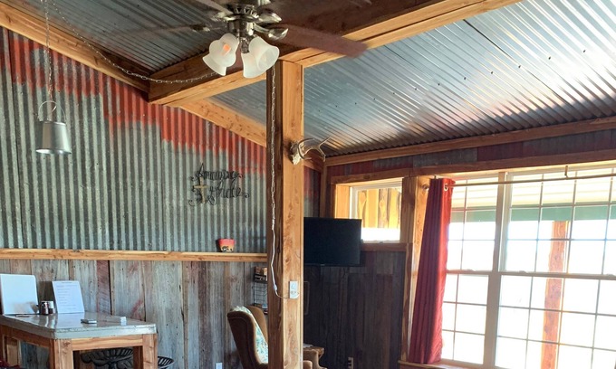 Okemah Apartment | JLO Ranch (Formerly Back to Back J Ranch Getaway)