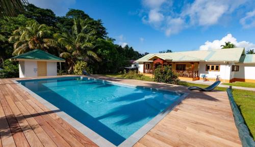 La Digue Villa | JMS Ventures Guesthouse - Private Pool