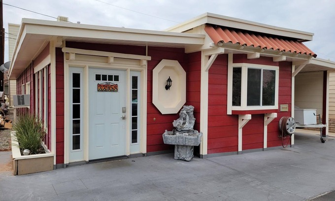 Parker Strip House | Joe's Parker River Pad- 3/2 Marina Village Annex