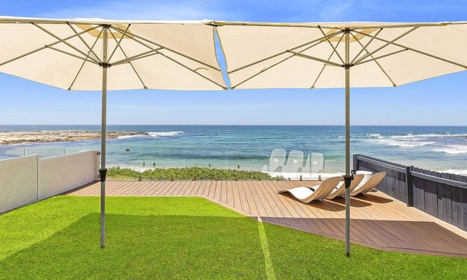 Blue Bay House | JOEANNE -ABSOLUTE BEACHFRONT AT BLUE BAY