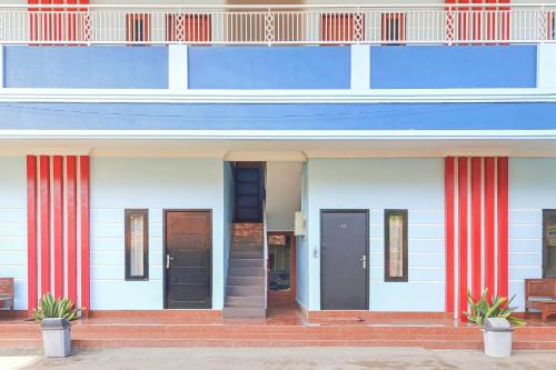 Tegal Hotel | Joglo Guest House Syariah Mitra RedDoorz
