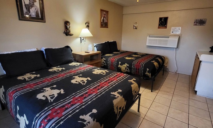 Buchanan Dam Cabin | John Wayne Suite
