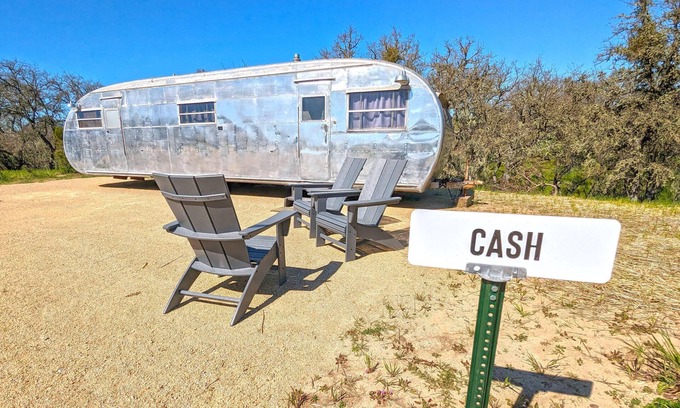 Paso Robles RV Rental | Johnny Cash Trailer - Johnny Cash Themed Spartanette On Vineyard