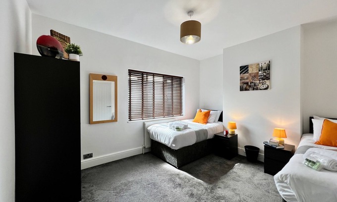 Grimsby Apartment | Johnson House MyShortLets