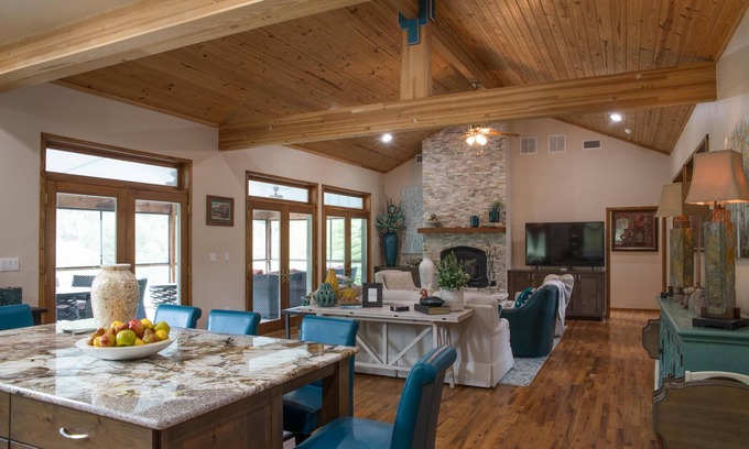 Hunt House | JOIN US IN HUNT- MAKE THIS YOUR RETREAT on the River!