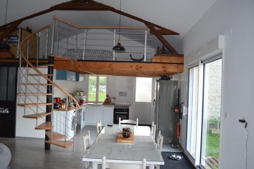 Joinville House | Joinville : Grange entièrement rénovée style loft.