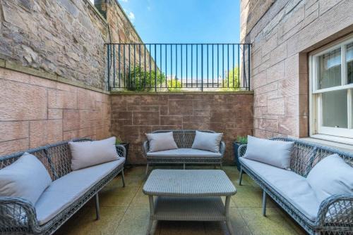 New Town Apartment | JOIVY Luxury Apartment with Patio in City Centre