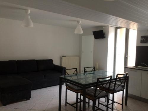 Courson-les-Carrieres Apartment | Joli appartement de 60m2 avec Balcon à la campagne