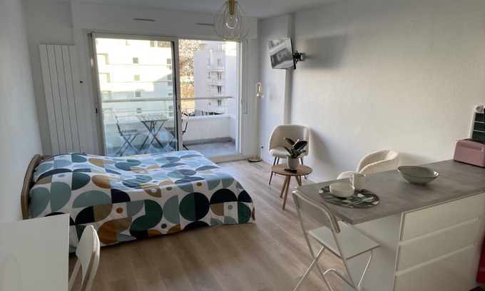 Madeleine-Champ de Mars Apartment | Joli Studio Cosy Palais des Congrès, Gare Sud