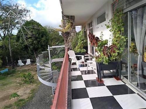Les Abymes Apartment | Jolie studette dans un environnement arboré