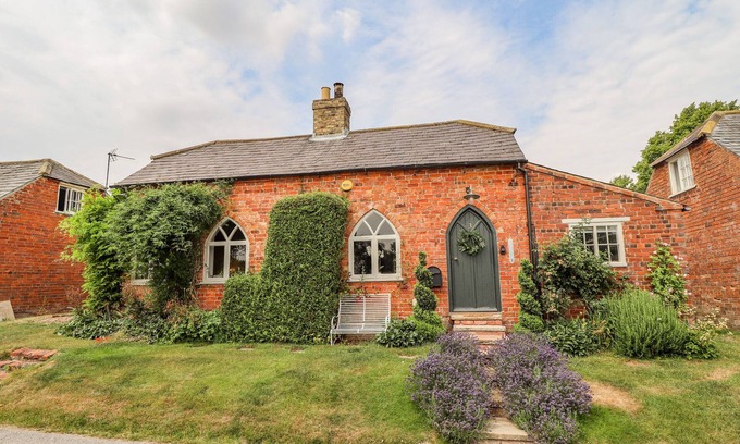 Horncastle Cottage | JOLLS COTTAGE, pet friendly, character holiday cottage in Horncastle
