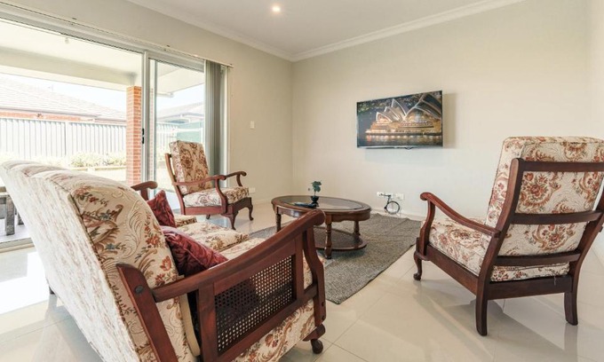 Jordan Springs House | Jordan Spring Sweet 5 Br -Close to Shops&Parks