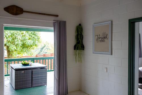 Avarua House | Joseph Retreat