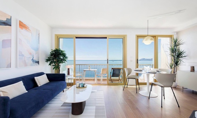 Juan-les-Pins Apartment | juan les pins suite luxuseuse front de mer