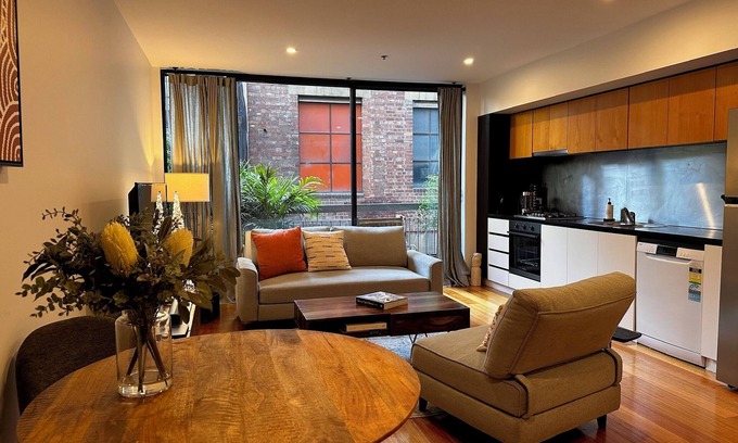 Chinatown Apartment | Juliet: Beautiful CBD Laneway apartment, Parking option