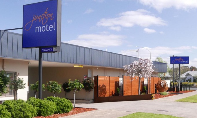 Maryborough Hotel | Junction Motel