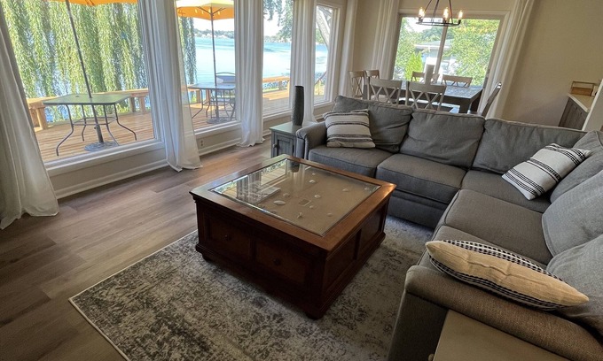 Three Rivers Cottage | Jungle Arcade, Fall Fires, Winter Dome, WFH - WEEKLY STAY DEALS