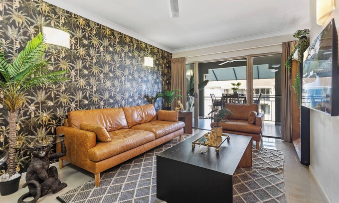 Westcourt Apartment | Jungle Retreat - 9 Pools, Gym & BBQ