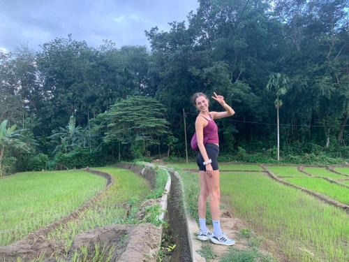Wellawaya Bed & Breakfast | Jungle track to the waterfall