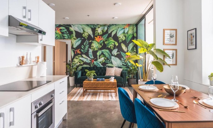 La California Apartment | Jungly Penthouse City View