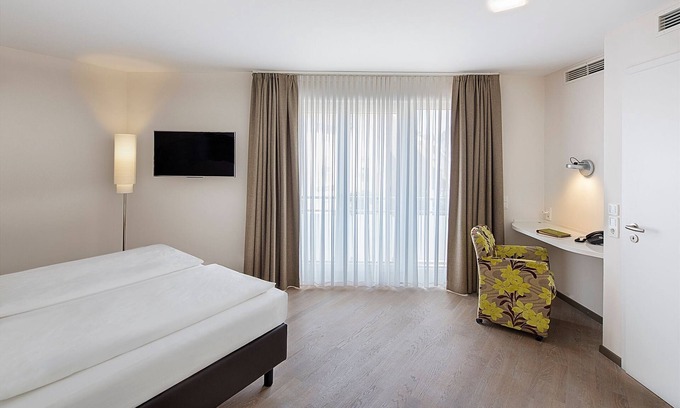 Emmendingen House | Junior Suite barrier-free - TAOme - Feng Shui Stadhotel Breisgau