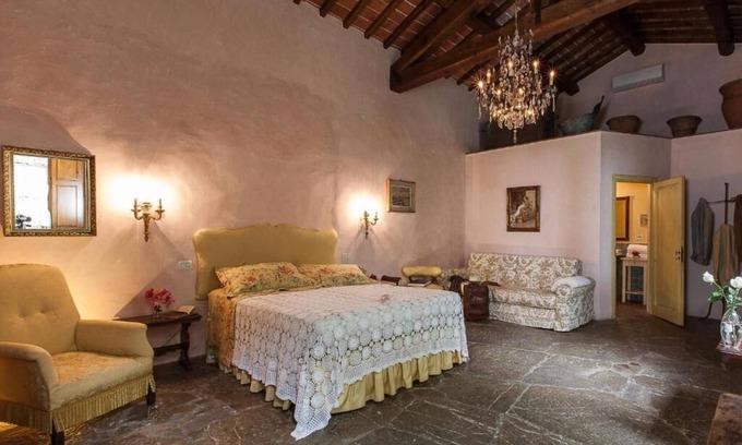Sesto Fiorentino Apartment | Junior Suite in renaissance Villa with pool close to Florence