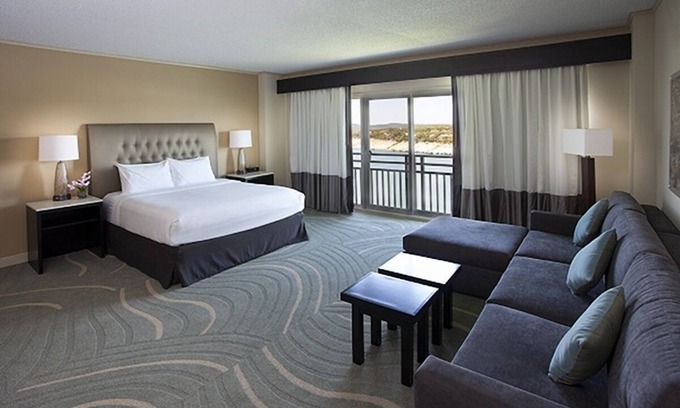 Lakeway Hotel | Junior Suite Lakeview at Lakeway Resort and Spa, Outdoor Pool!