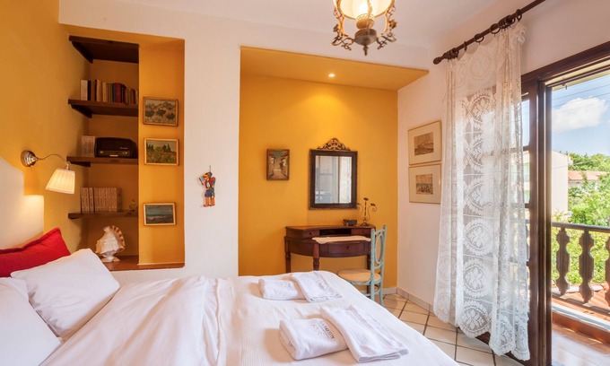 Paradhisos Bed & Breakfast | Junior Suite with balcony - Breakfast included