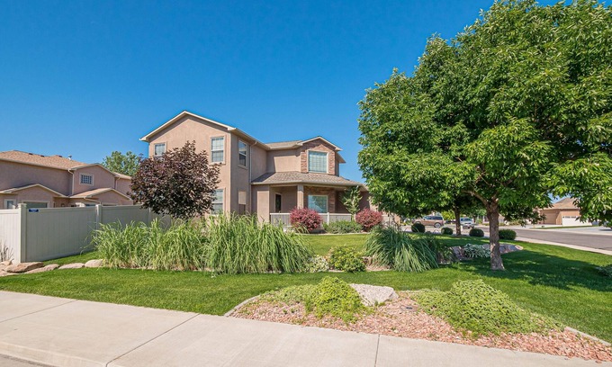 Fruita House | Juniper I: Luxe Comfort, Style & Elegance