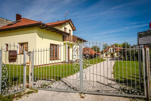 Zarki House | Jurajska Stokrotka