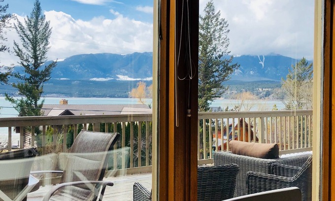 East Kootenay House | Just a 2 min walk to the Lake!