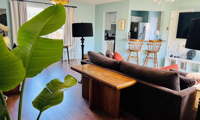Cherrywood Apartment | Just INN TIME! 2br/2ba Central ATX, Free parking