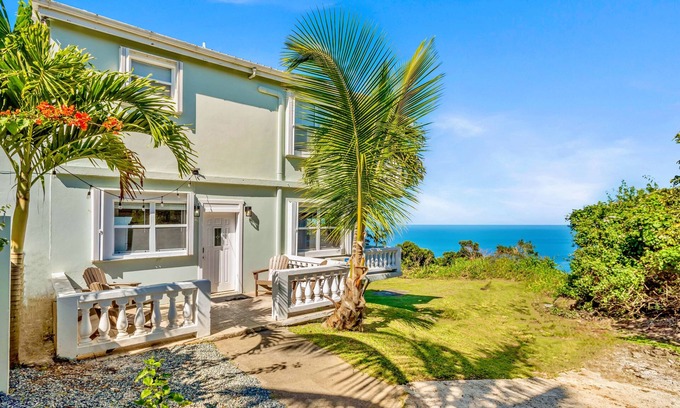 Estate Dorothea House | Justin's Paradise Retreat- 2 Bdrm-Sleeps 7