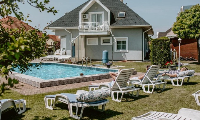 Gyenesdias House | Kék Vendégház Family Resort