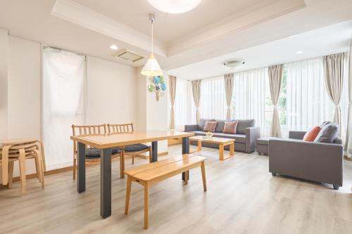 Sendagi Apartment | K-Large balcony, Luxury 2Bedroom Condo, 101sqm,Max14 PPL,7mins walk to station, Elevator,QuiteArea
