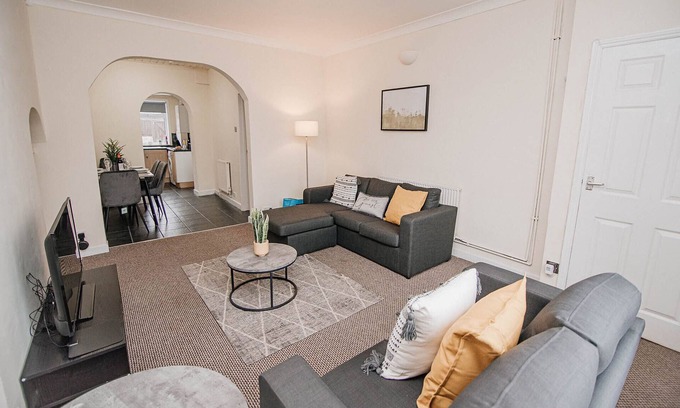 Arksey House | K Suites - Beautiful 3 bed House - Sleeps 7