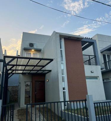 Polgasowita House | Kahathuduwa Golf Residence Luxury Family Home