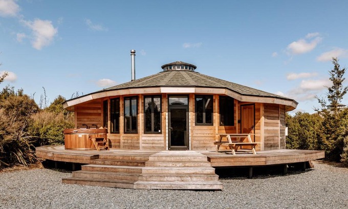 Ohakune House | Kaho - Ohakune Holiday Home with Spa