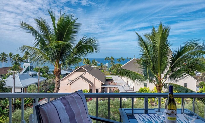Historic Kailua Village Condo | Kailua-Kona Ocean View Condo