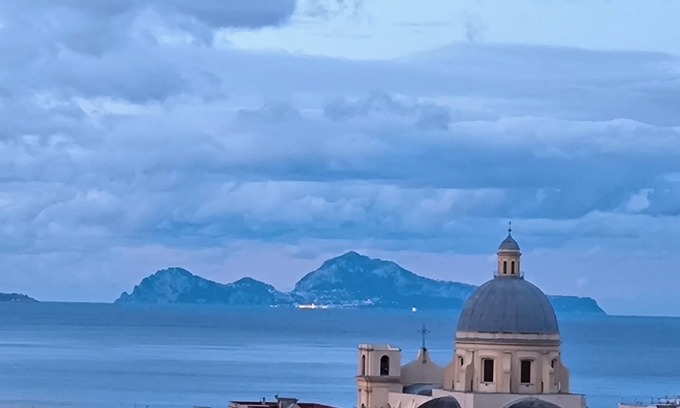 Mount Vesuvius - Pompei Apartment | Kairòs - Short Term Rental. Fabulous location between Naples Pompeii Sorrento.