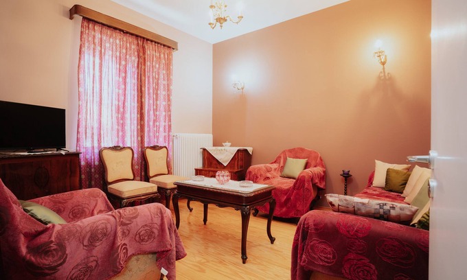 Kalavrita Apartment | Kalavrita downtown 3 bedrm house for 6 pers by MPS